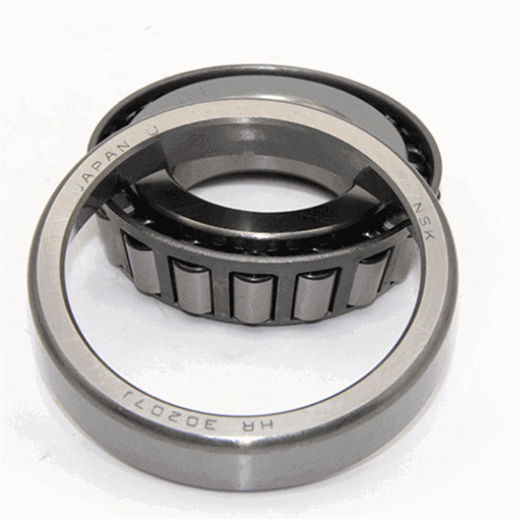 Adjust the taper roller bearing clearance during installation.
